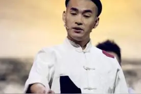 舞台上耍着“少女萌萌拳”的文松，在现实生活中，其实一点都不娘图片