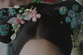 如懿传｜潜邸时期格格们的旗头发饰：玉簪花、点翠，还有贝壳花图片