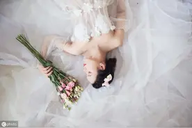 小说：他是总裁，被小秘书指挥得团团转，从开会到吃饭只能听她的图片