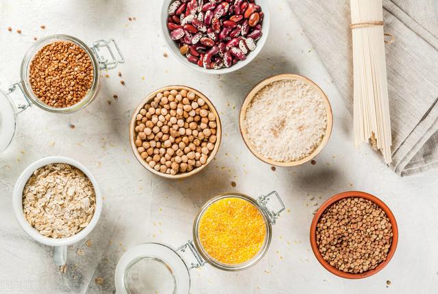 牛奶竟是导致痘痘的元凶之一！饮食习惯与生活方式是如何影响皮肤