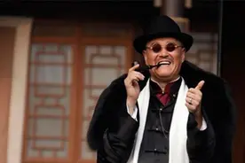 2013年在春晚后台，哈文指着赵本山说：有本事你别再登春晚图片