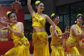 湖北宜昌：2019人民广场舞大赛赛区决赛多彩多姿 傣族舞图片