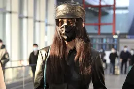 范冰冰戴墨镜贝雷帽精致打扮充满神秘感，穿黑色皮衣气质满满图片