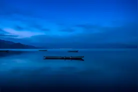 《望洞庭》刘禹锡：我就写写出行日记没想到需要你们背，哈哈哈~图片