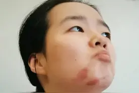 宝宝“犯奶瘾”的样子，只有母乳妈妈才懂：这是断奶路上的绊脚石图片