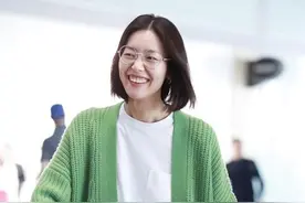 刘雯夹克配运动裤，一双长腿吸引眼球，这样的身材谁不羡慕图片