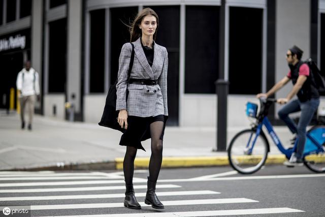 Short是短，“shorts”是短裤！Tight是紧的，那“tights”是啥？