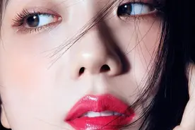 BLACKPINK金智秀杂志大片，脸部皮肤细腻光滑，性感红唇撩人图片