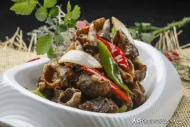 海螺是“蒸”还是“煮”？海边人告诉你，口感差别大，知道别做错图片