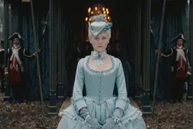 紧身衣+蓬蓬裙,不讨喜的夸张服饰,法兰西为何"逆反"迷上洛可可？图片