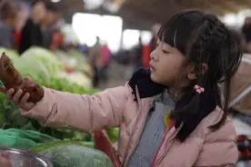 网瘾少年费曼微博评论贝儿，《爸爸去哪儿》收官两小可爱重新互动图片