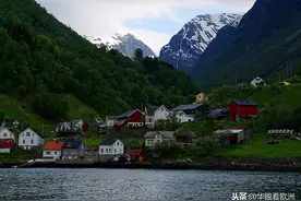 挪威弗洛姆小镇有峡湾、群山和山地火车，是值得一去的北欧小镇图片