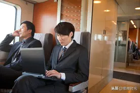 陪领导出差，聪明的下属：多做3件事，少问3件事，牢记准没错图片