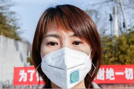 我是一位爱心姑娘，疫情期间给环卫工捐赠500只口罩，致敬加油图片
