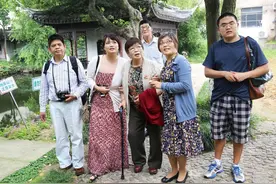 结婚三个月，丈夫把婆家一家接来新房，我笑着把他赶出房门图片