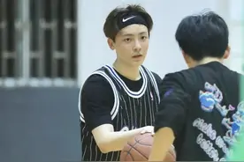 侯明昊新戏《疲惫的英雄》来袭，看来熬夜也要追图片
