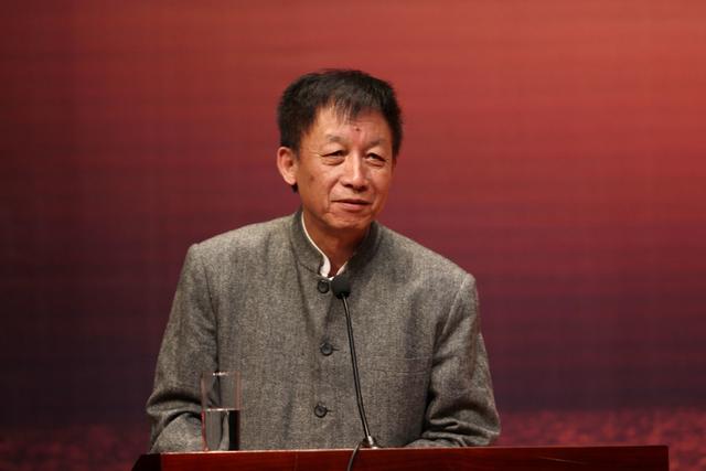 宅宅破解版下载（易中天中华史水准如何学术大咖转型娱乐明星后的浮躁之作）