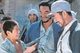 《小兵张嘎》十年后主角同框，这变化真是太大了。图片