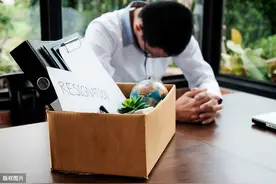 我跟领导关系特别好，关键时刻却一脚把我踢开，含泪写下三点经验图片
