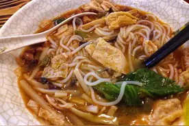 史上最“臭”的评测，这些螺蛳粉全部测完，我们劝你别吃这个料包图片