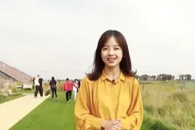 央视记者王冰冰旧照被扒，皮肤黝黑驼背像土妞，逆袭过程被赞励志图片