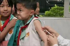 多图 | 宝宝们打疫苗时的反应，萌到深处是搞笑图片