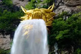 贵州一奇葩景点：建在崖上的巨型龙头，耗12吨黄铜却被嘲像水龙头图片