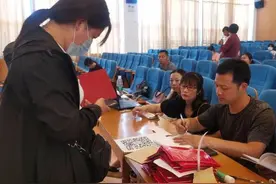 扬州“公民同招”第一年，记者探访小升初报名第一天图片