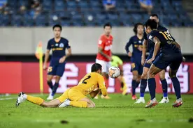 保利尼奥献绝杀！恒大2-1取胜，赢球功臣却是21岁的富力门将图片