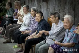 78岁老夫妻把240万财产分给儿女后的下场……图片