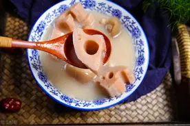 莲藕总是炖不烂？老厨师说漏嘴：牢记这4点，莲藕鲜香粉糯超入味图片