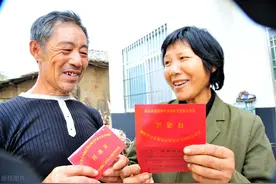 别等60岁后悔，农村养老保险200和5000的档次差别这么大图片