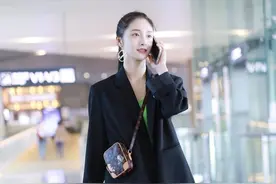 圆形耳环与职业装、休闲服饰之间的搭配，一起来凹造型吧图片
