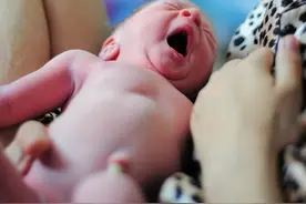 生娃要趁早！大龄产妇生娃“大伤元气”，25岁和35岁生孩子区别大图片