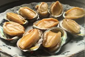 吃鲍鱼时别再闹笑话了，服务员问“几头”时，这样回答才专业图片