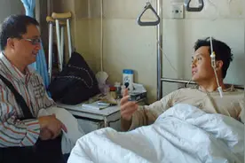 2004年“小白龙”被张卫健谢霆锋打致尿血，38位内地艺人联合声援图片