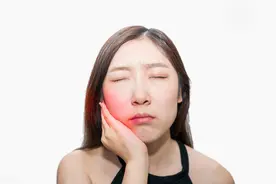 辟谣：牙龈肿痛就是上火图片