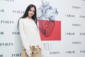 欧阳娜娜拉得好大提琴，她的身材也是很棒，更加突显优雅气质图片