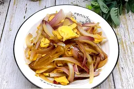 夏天要多吃洋葱，和它炒一起，营养好吃增食欲，提高抵抗顺利度夏图片