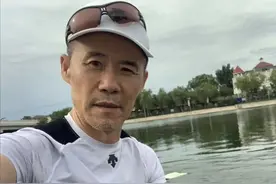 王石女儿：父亲背负抛妻弃女骂名，她与继母田朴珺同龄成亲妈依靠图片