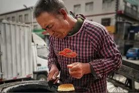父亲与缸炉烧饼，家乡的烧饼有着儿时的味道……图片