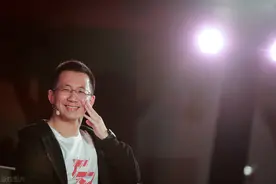 张一鸣：越过山丘图片