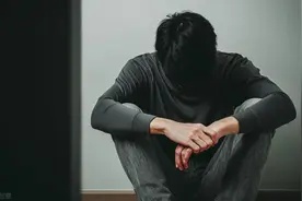 对什么都不感兴趣是一种“假死”状态，会发展成为抑郁症图片