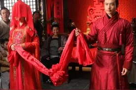 才女出上联：洞中泉水流不尽，一才子对出下联，喜结良缘图片