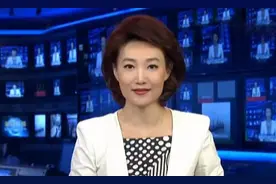 就在7天前，央视主持人李梓萌又出现口误，搭档康辉“吓一跳”图片