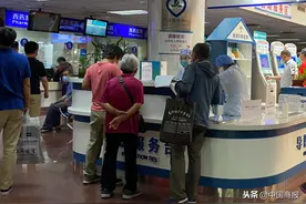 北京明年全面启用就医电子凭证，“落伍”的老年人怎么办图片