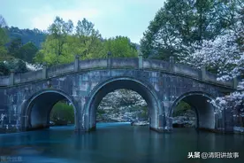 故事：鲁班的传说，老石匠修桥遇难题，老人一块废弃石头解决问题图片