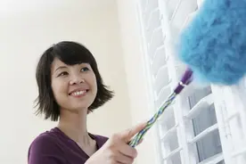 中年女保姆被雇主追求，会做什么？两个年过40的保姆说出实情图片