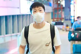 国乒结束5个月集训，马龙、许昕现身广州白云机场图片