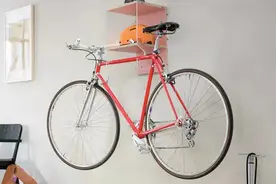 法国人在家里这样放自行车，立刻成为一件装饰品图片